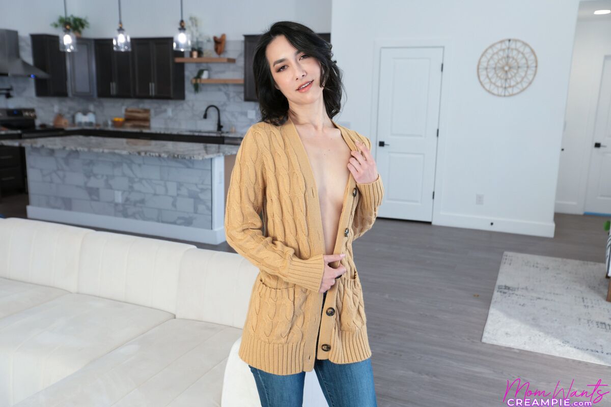 Isabel Love Begs Her Stepson for a Warm Creampie gallery image 4