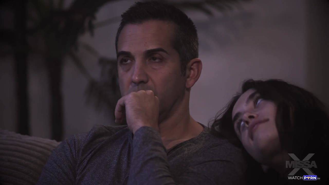 Stepdaughter Daisy Phoenix Gets a Creampie from Her Stepdad gallery image 1