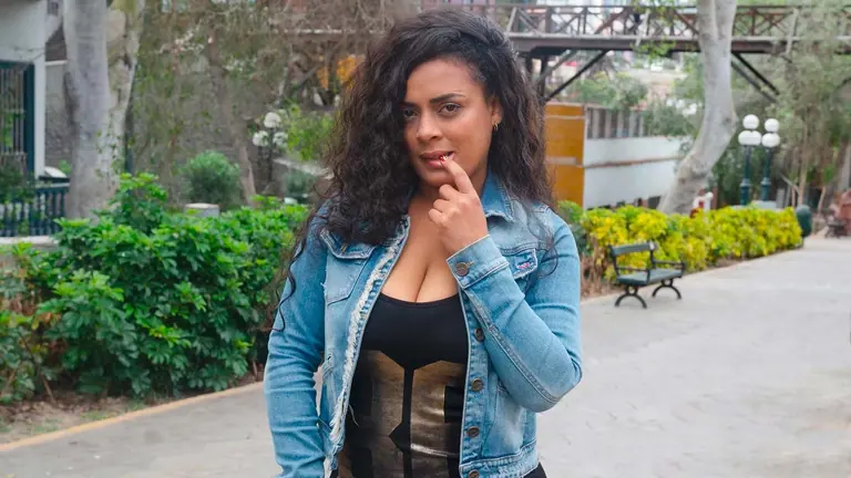 Poster for Ivonne Cheats While Waiting for Her Boyfriend