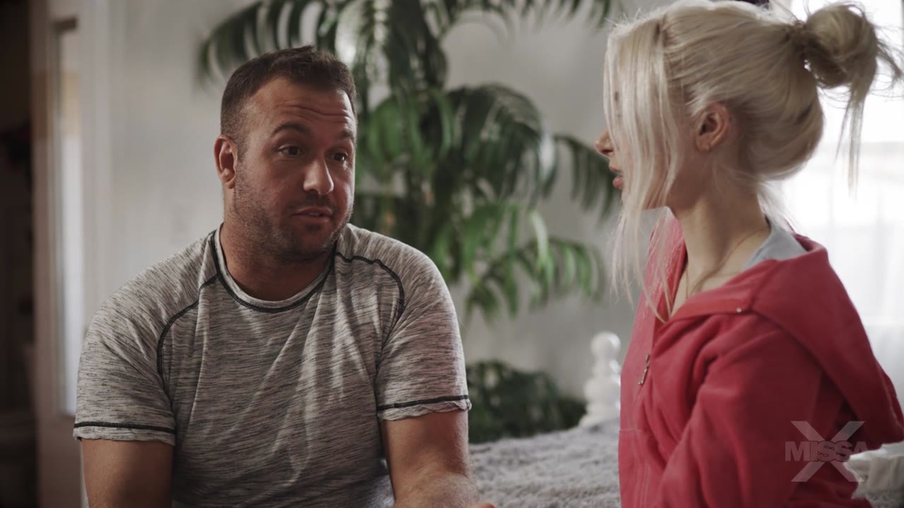 Stepdaughter Scarlett Hampton Begs Her Stepdad for a Creampie gallery image 2