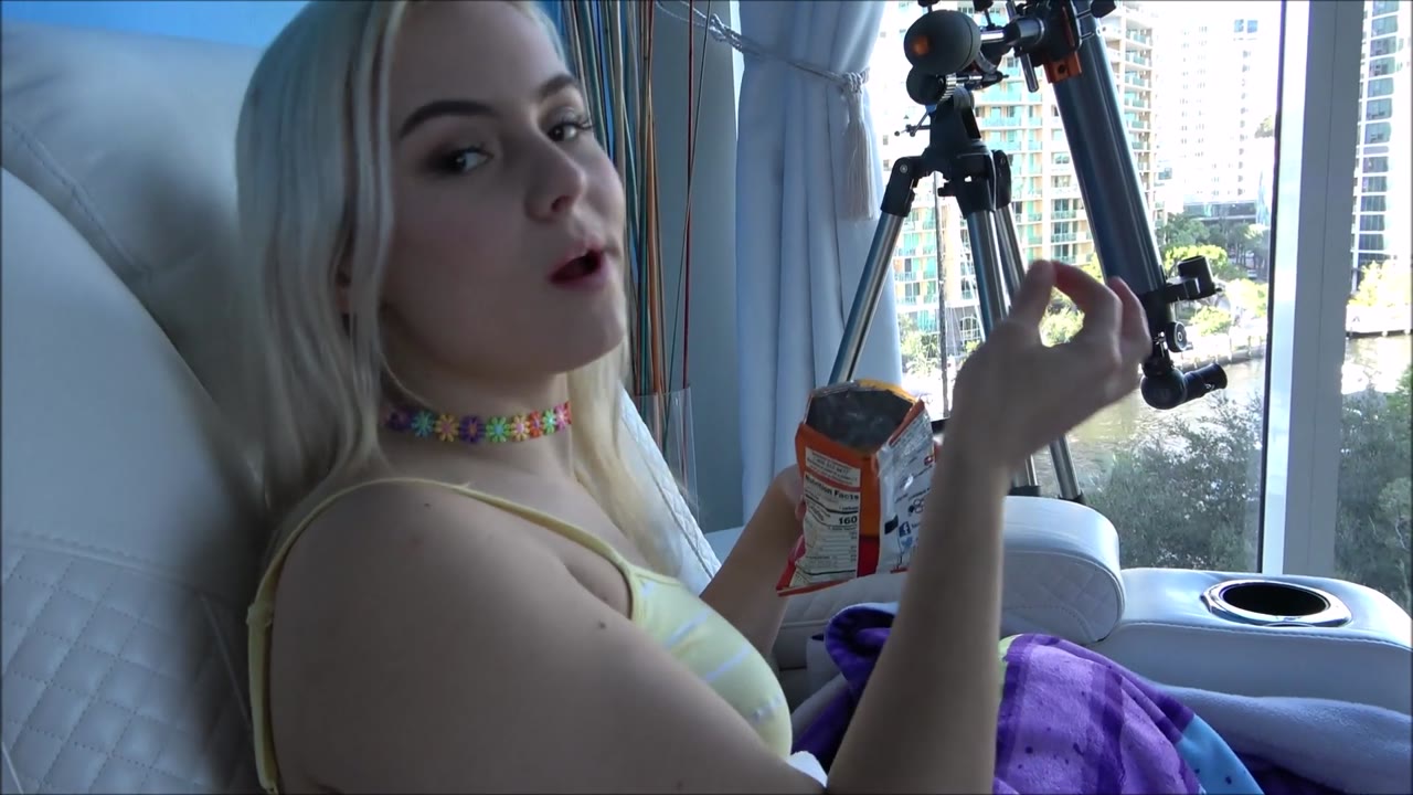 Aria Banks Takes a Big Facial gallery image 1