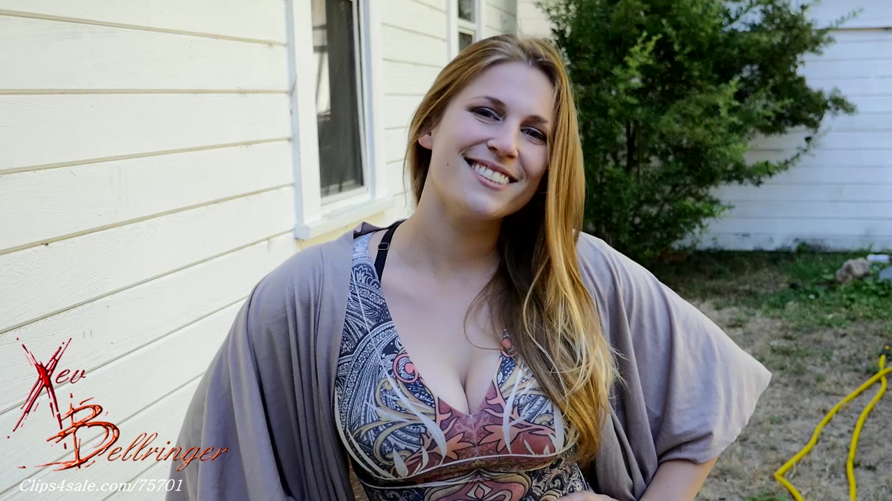 Aunt Xev Bellringer Masturbates for You gallery image 1