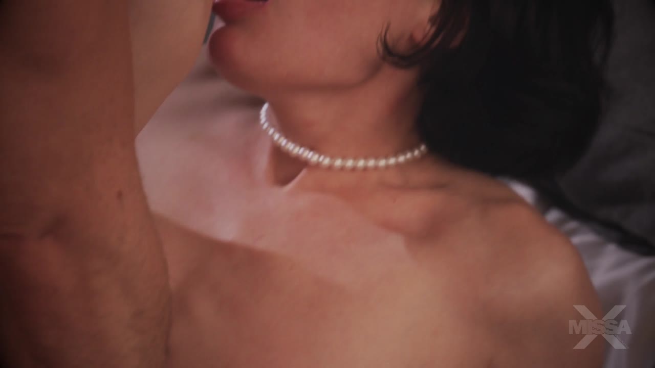 Wife Olive Glass Sucks Another Man Off for a Facial gallery image 6