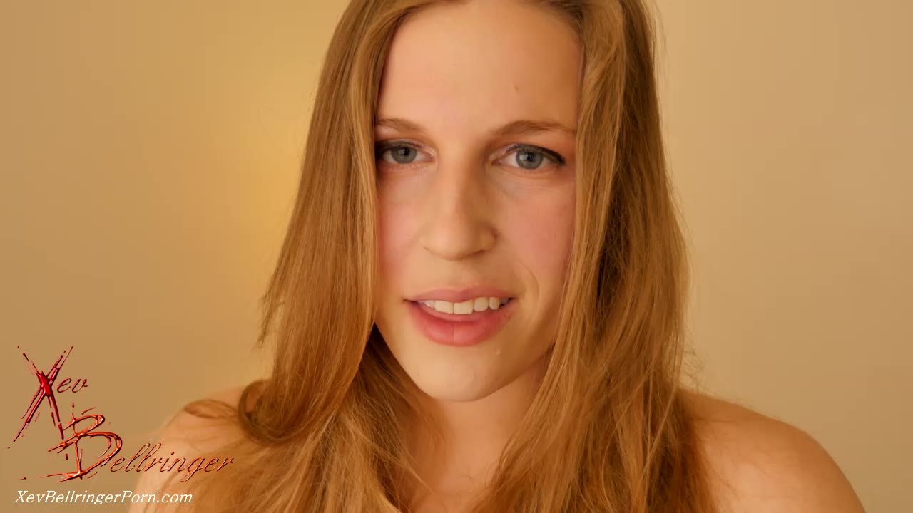 Xev Bellringer Gets Off with a Dildo gallery image 1